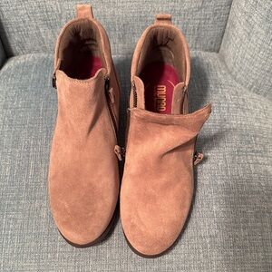 Munro Tan Suede Boots 8 Wide